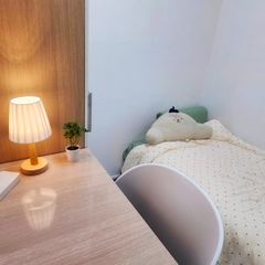 ROOM 318 Unit Image