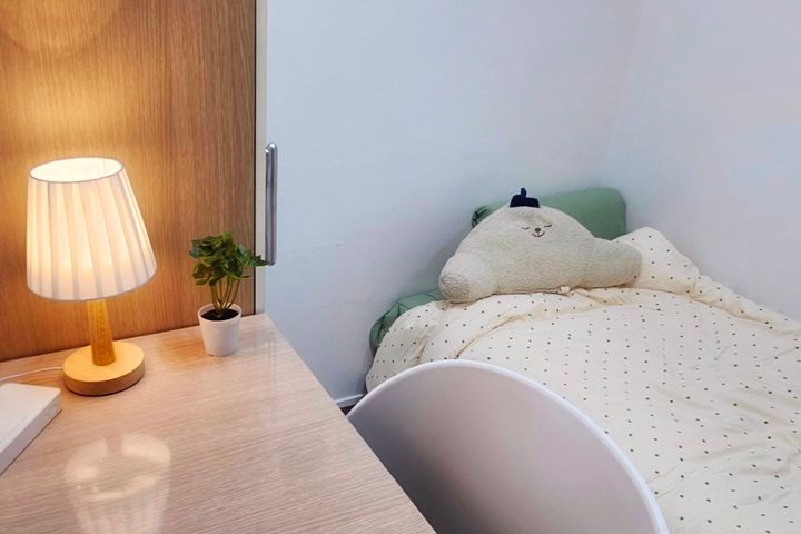 ROOM 318 0th image