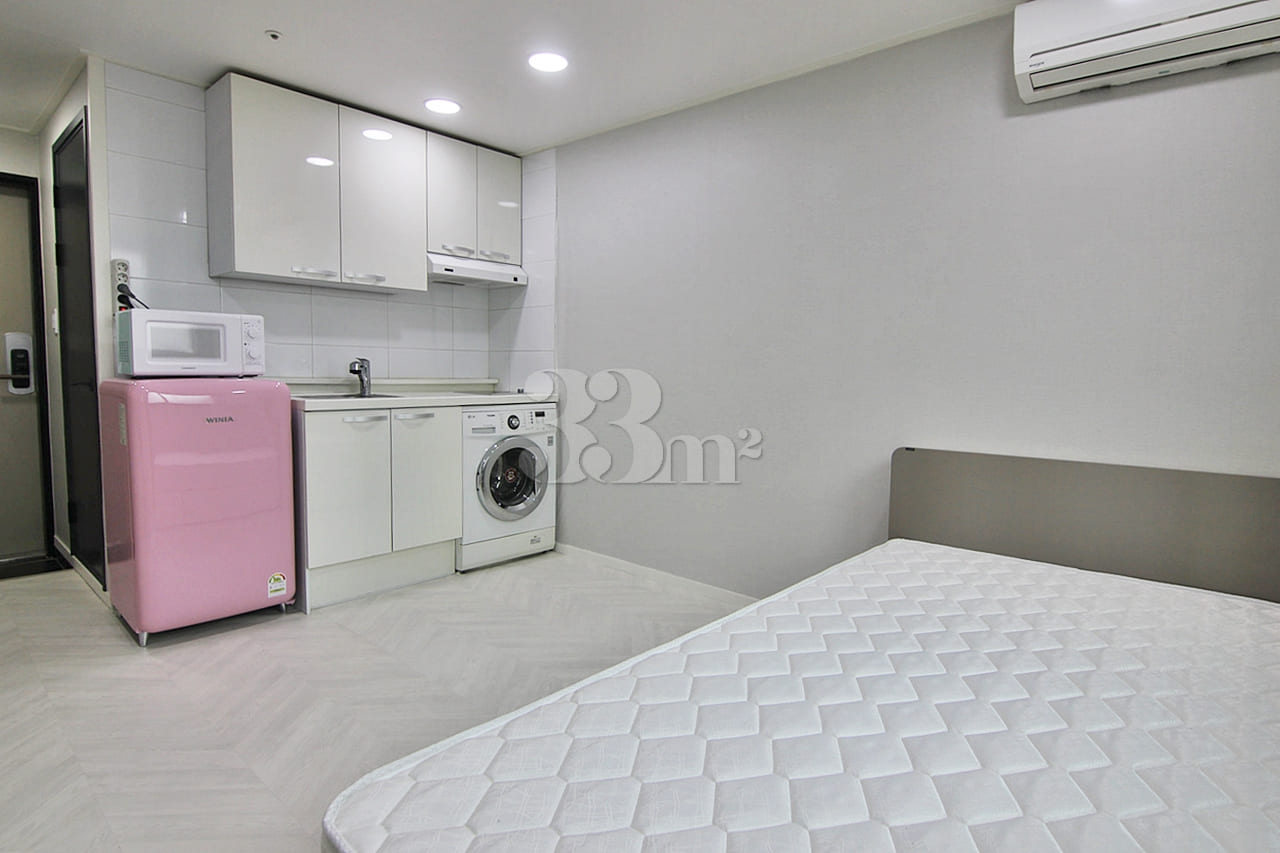 42 Studio Apartment on a Main Road in Hongdae 7th image