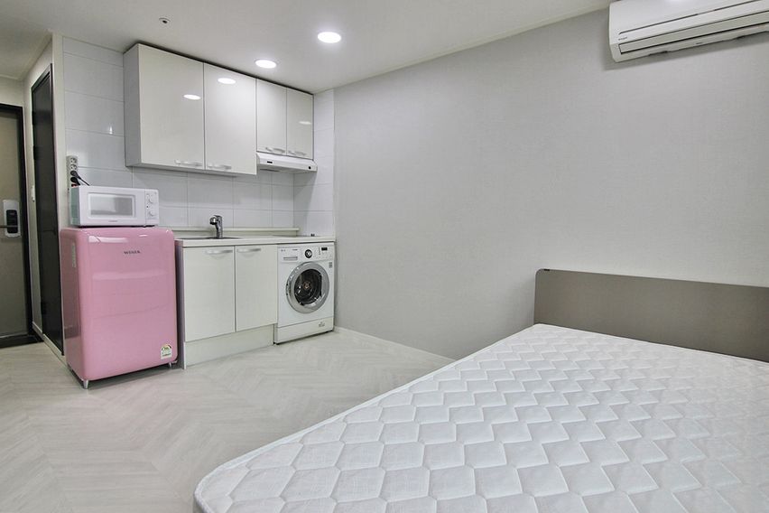 42 홍대 대로변 원룸