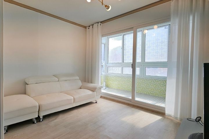 Accommodation next to Songjeong Beach Pine Fo 0th image