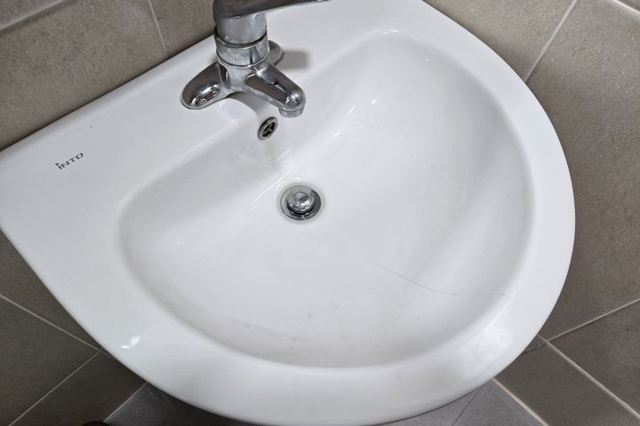 Male student looking for a studio apartment n 13th image