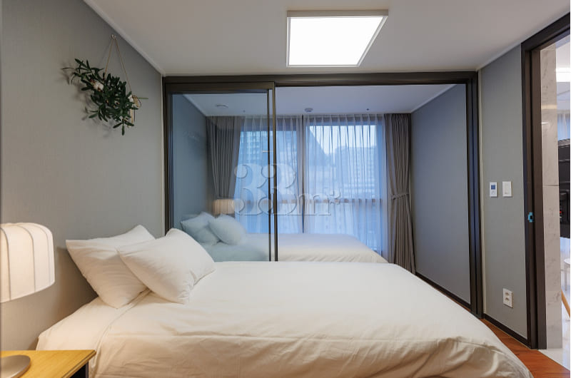 Newly built 2-bedroom unit in Gangnam (sleeps 6th image