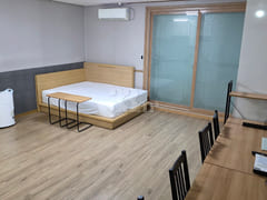 Spacious, fully-furnished room near Seoul Sta 0th image