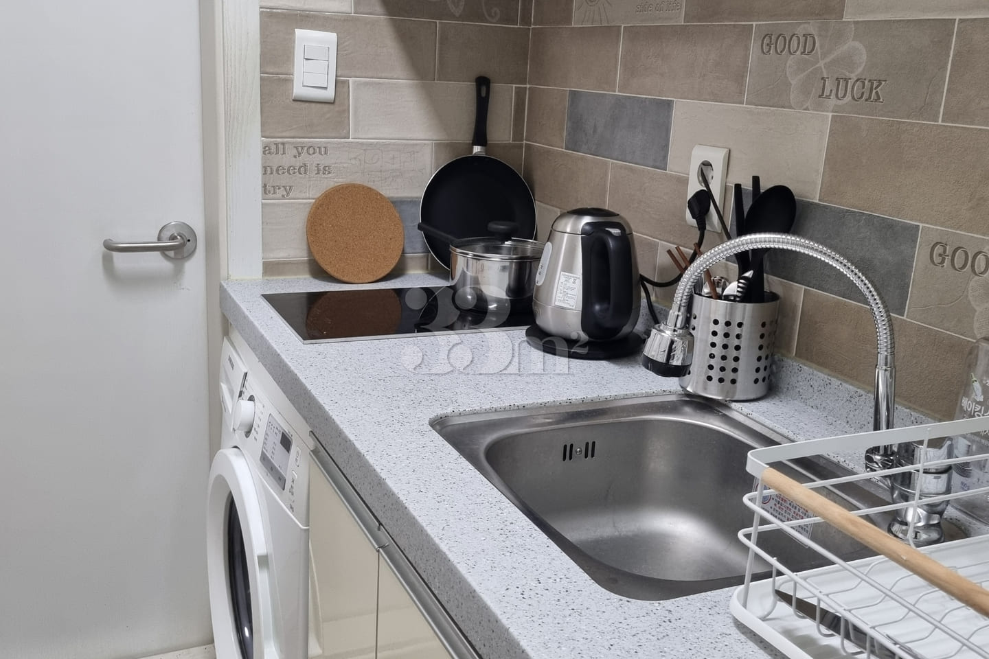Studio apartment, 1-minute walk from Sillim S 10th image