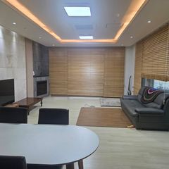 A spacious, comfortable, and quiet house. Unit Image