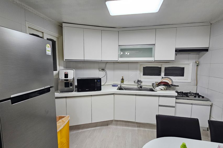 신논현역 5번출구 앞 6번째 이미지