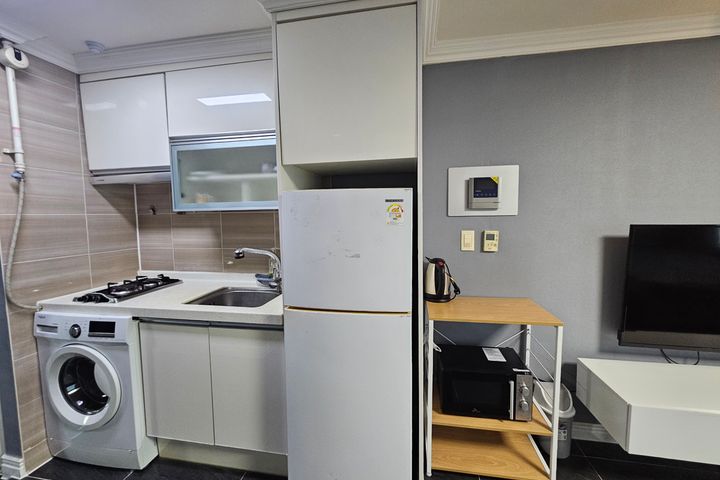One-room apartment near Busan Dusil Station, 3th image