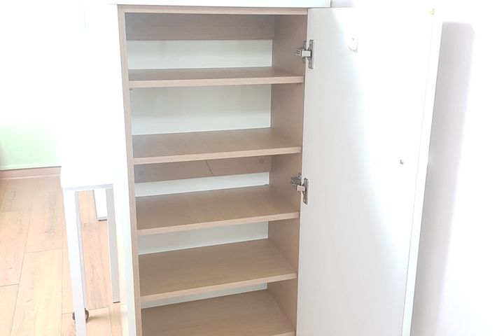 Room 201 9th image