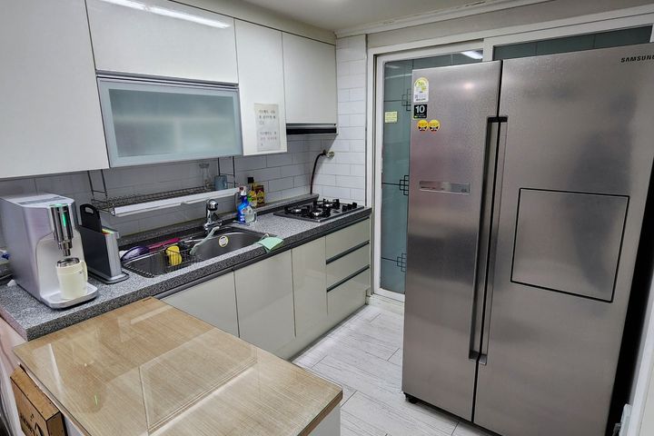 Hwagok-dong: Very large room, fully furnished 14th image