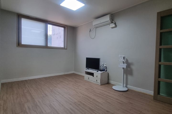 Practical mini two-room unit 4th image