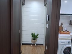 Japanese micro-home with easy parking 12th image