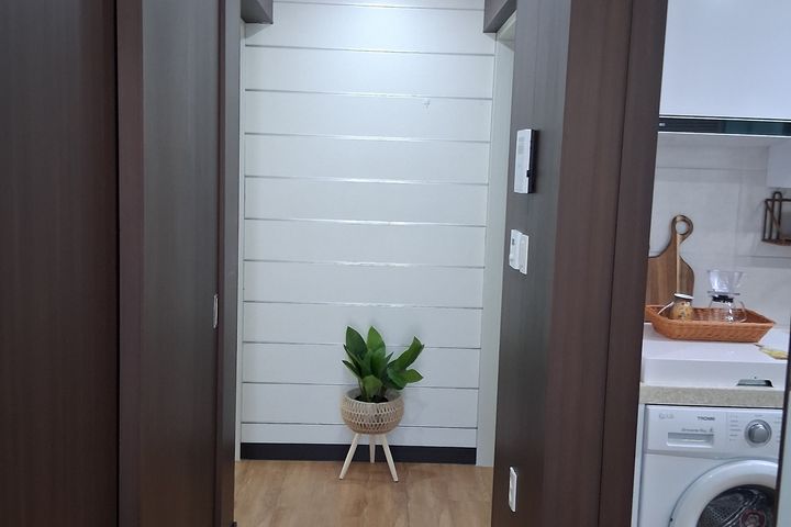 Japanese micro-home with easy parking 12th image