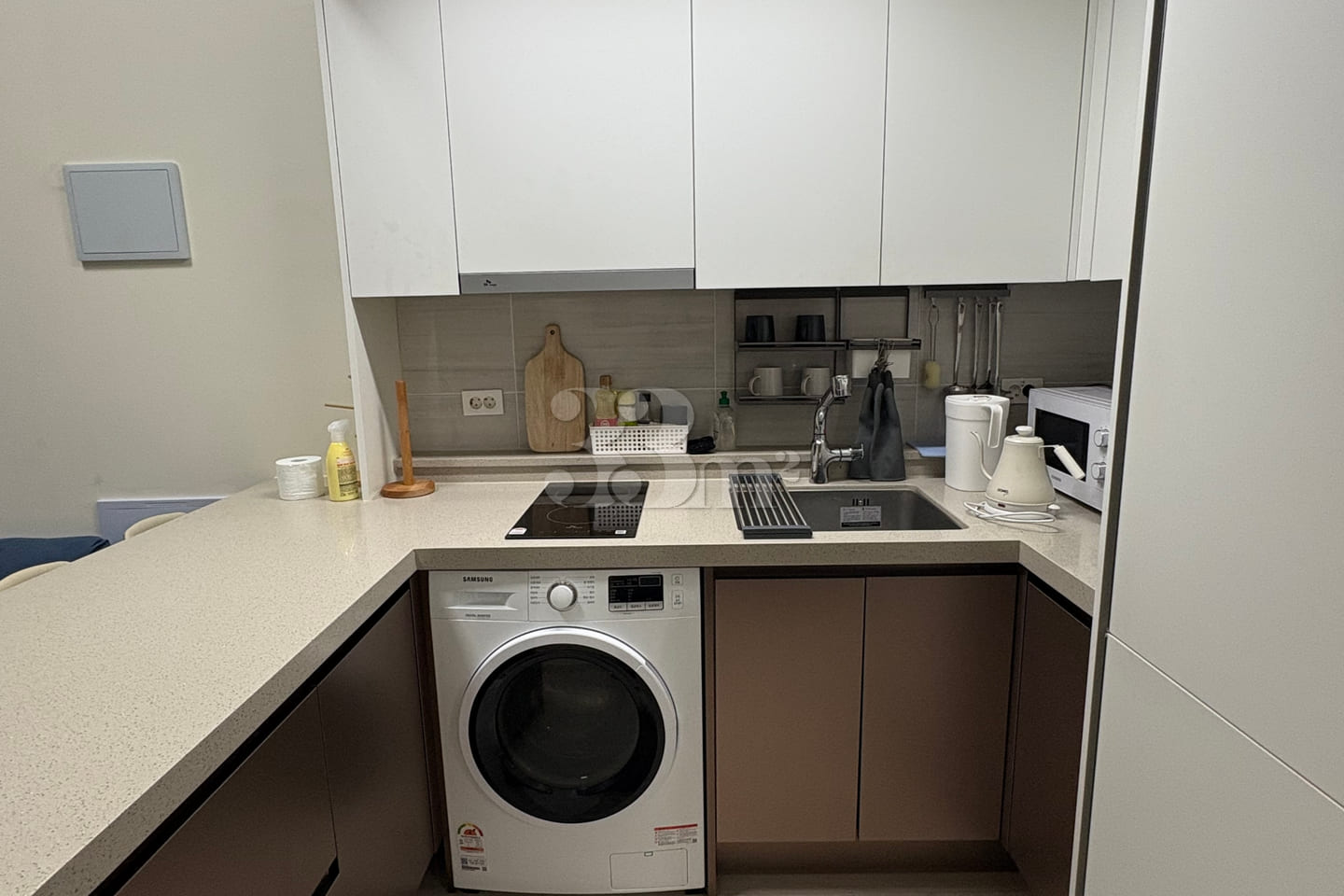 Newly built, prime location right next to Ara 10th image