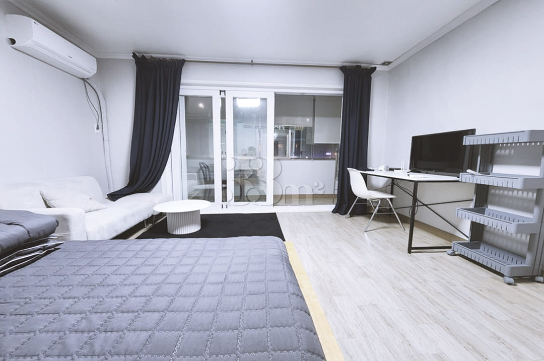 Fully furnished two-room unit, 5 minutes from 1th image
