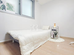 Golden Palace, Room 605 0th image