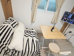 A charming, fully furnished home 3th image