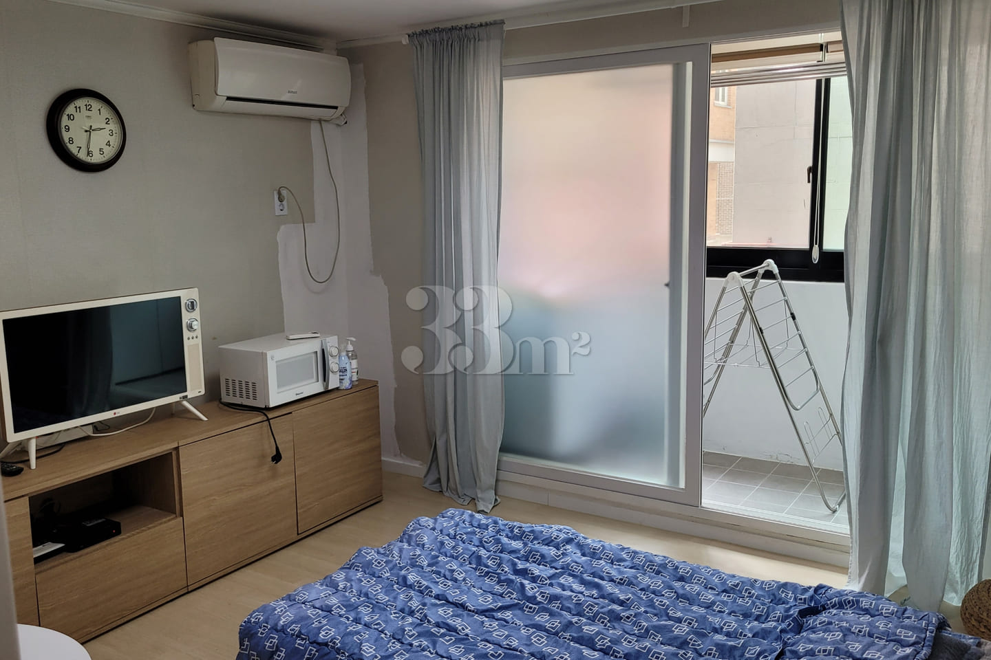 Fully furnished luxury studio apartment near  10th image