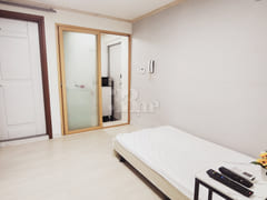 Parking available, fully furnished studio apa 2th image