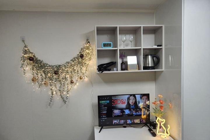 Newly opened, 9 minutes from Hongik Universit 3th image