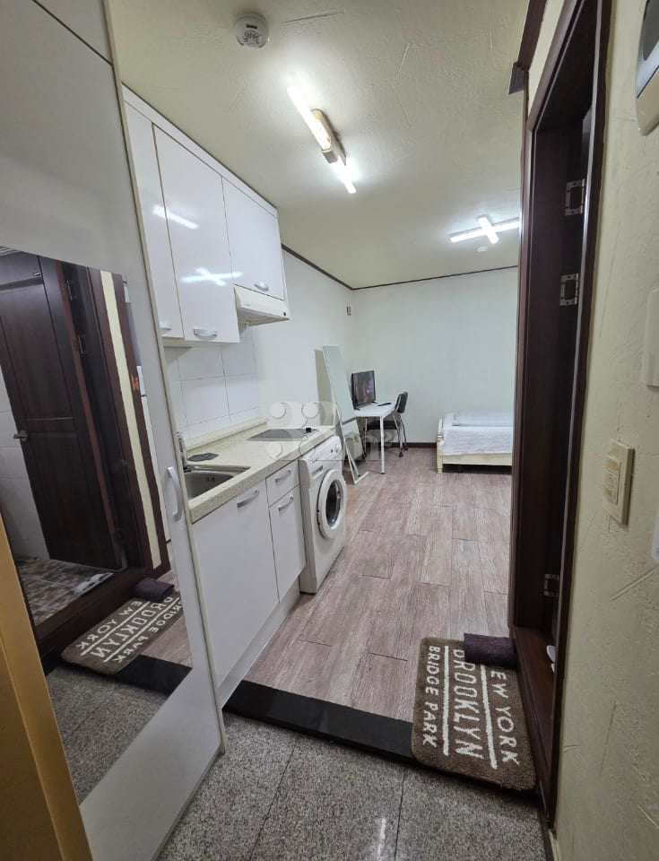 Quiet and convenient room. 8th image