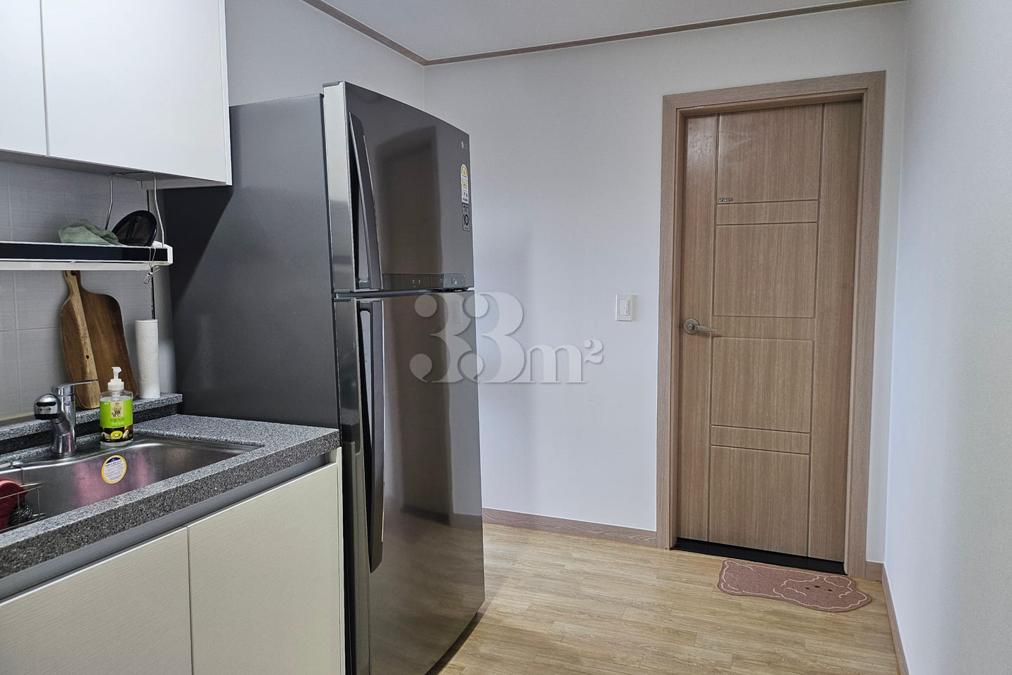 A Room Lingering with the Scent of Tangerines 5th image