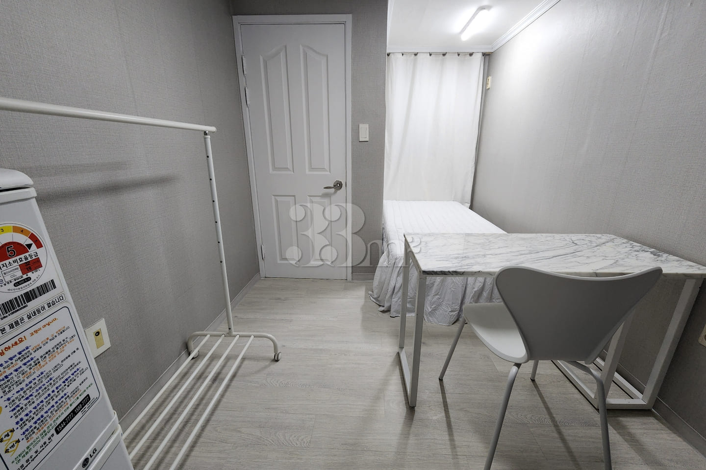 Clean, south-facing studio apartment 1th image