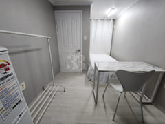 Clean, south-facing studio apartment 1th image