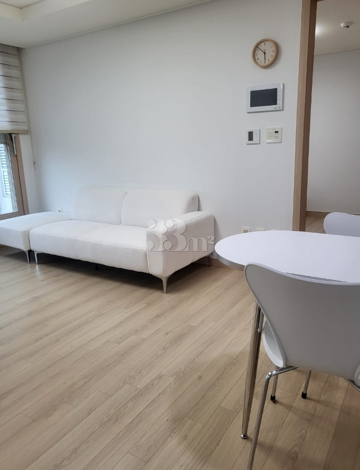 Neat, white-themed two-room unit near Beomeo  5th image