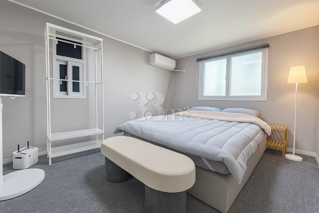 GrayHouse_3-Room 0th image