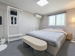 GrayHouse_3-Room 0th image