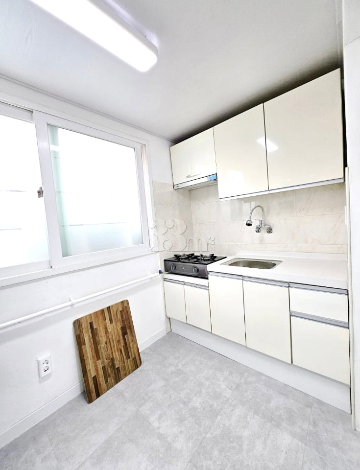Remodeled, fully furnished H31 2th image