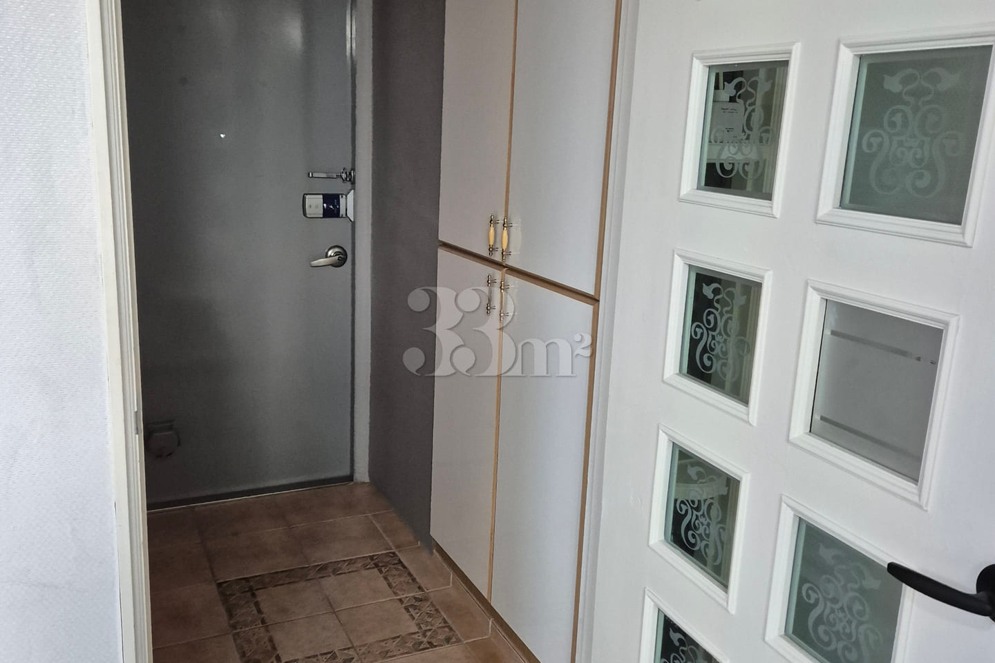 Fully Furnished Studio 🥇 Budget-Friendly Tri 6th image