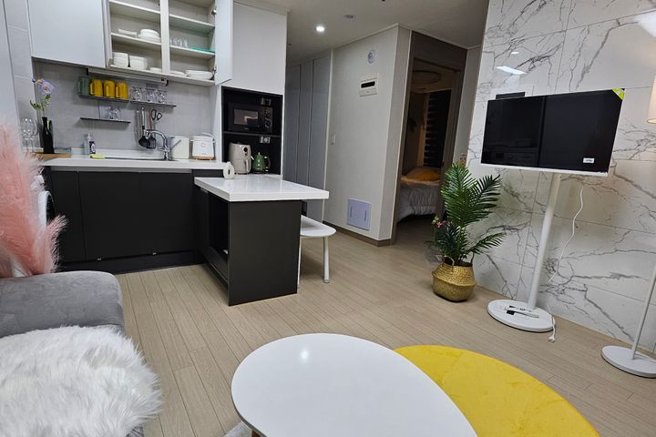 New 2-room apartment near Byeongjeom Station 0th image