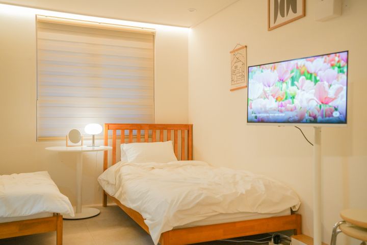 Twin Room in Myeongdong Station Area, Seoul 12th image