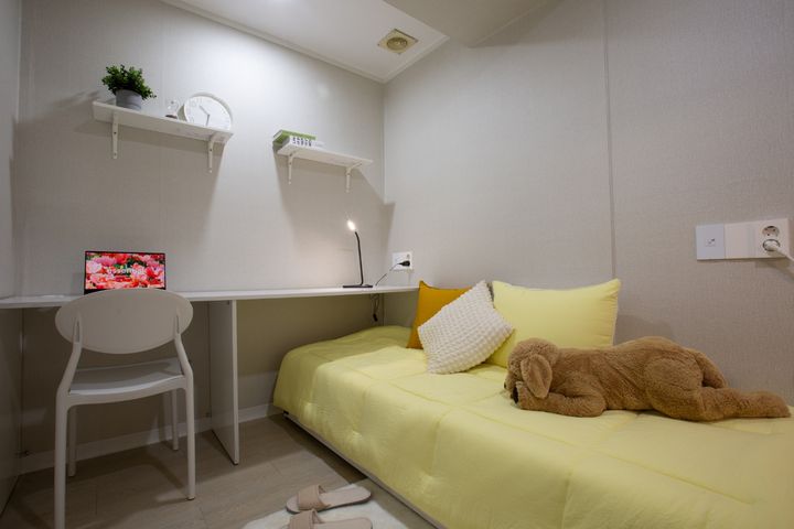 Newly built hotel-quality accommodation near 1th image