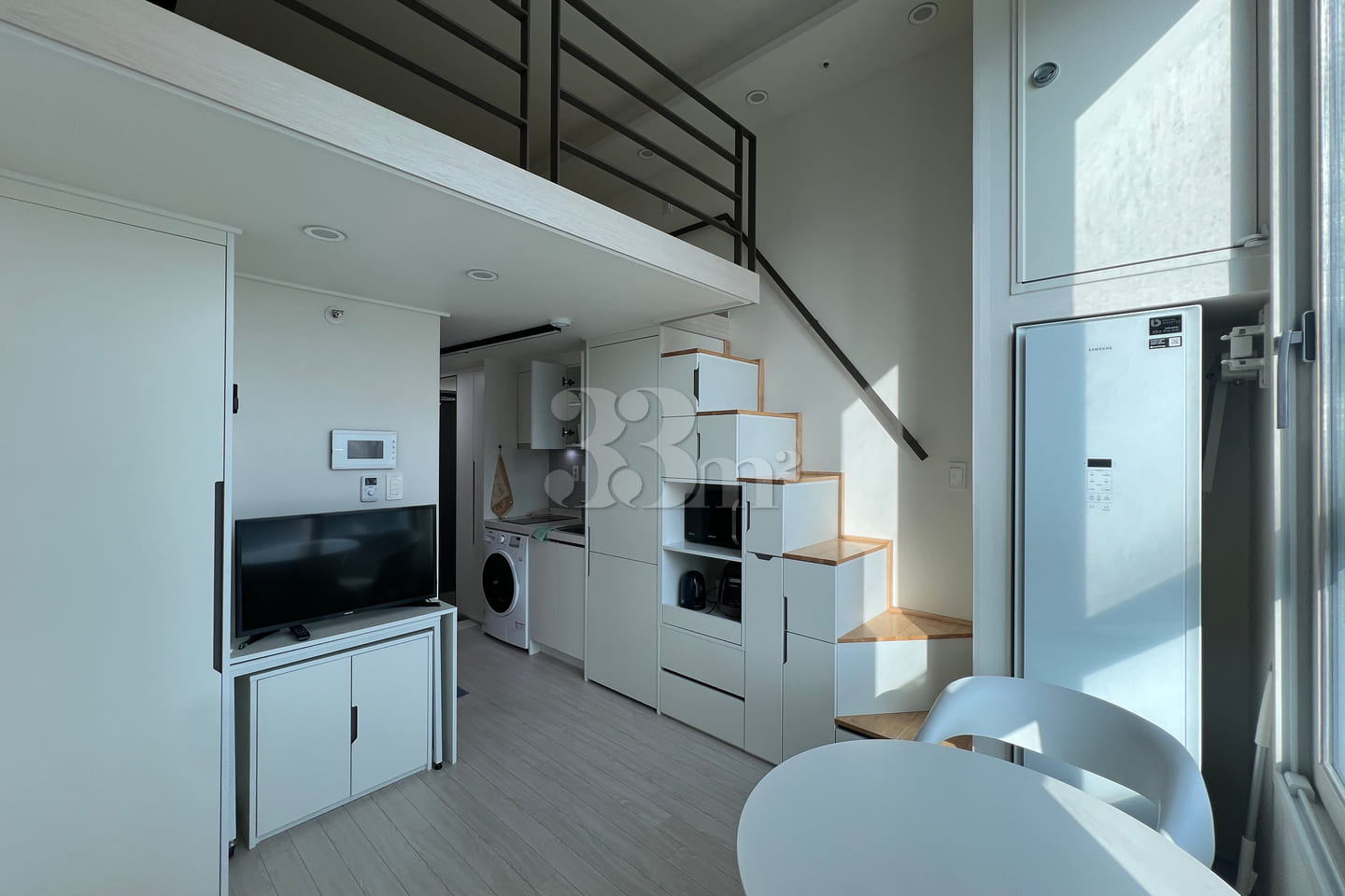 Spacious duplex, clean, good view 1th image