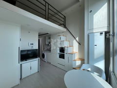 Spacious duplex, clean, good view 1th image