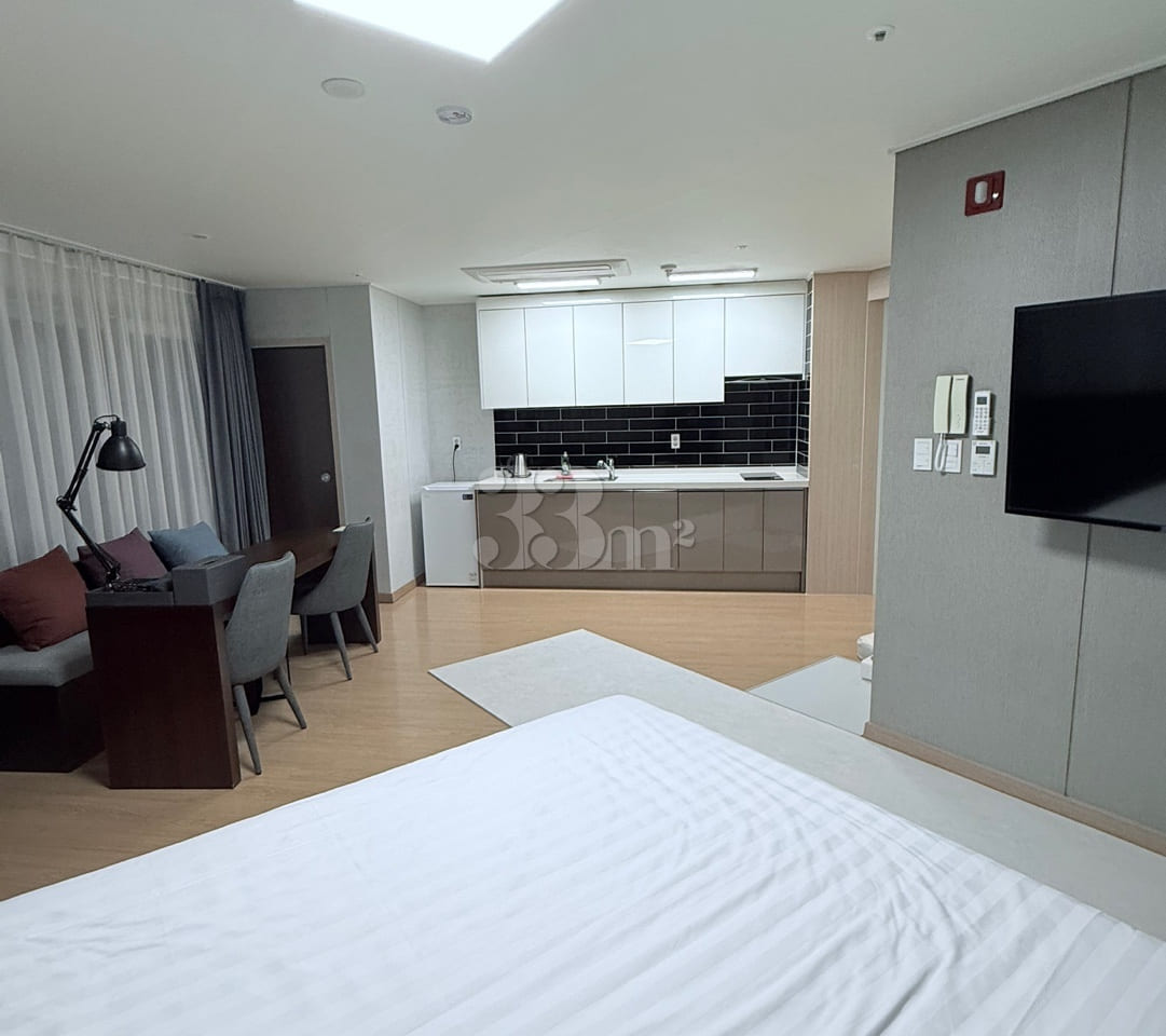 Large room near the beach during peak season 5th image