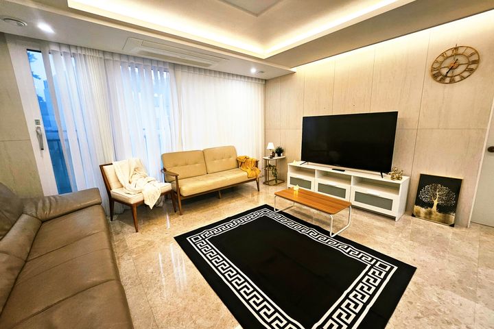 Newly built duplex penthouse for 10 people 0th image