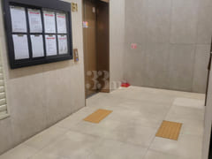 New studio apartment in a prime location righ 14th image