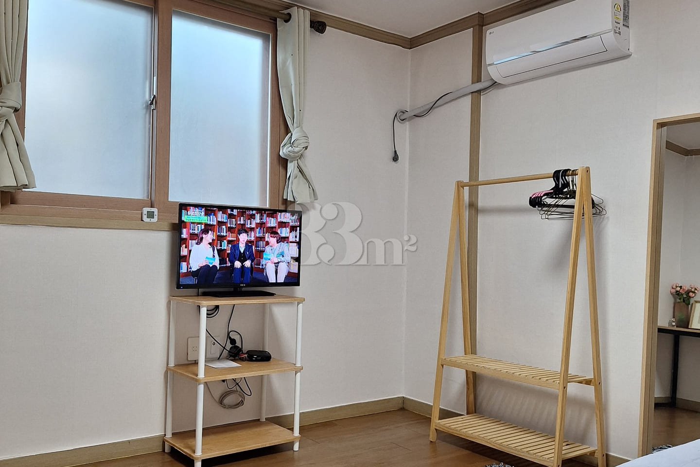 π Two-room unit in front of the Office of Ed 6th image