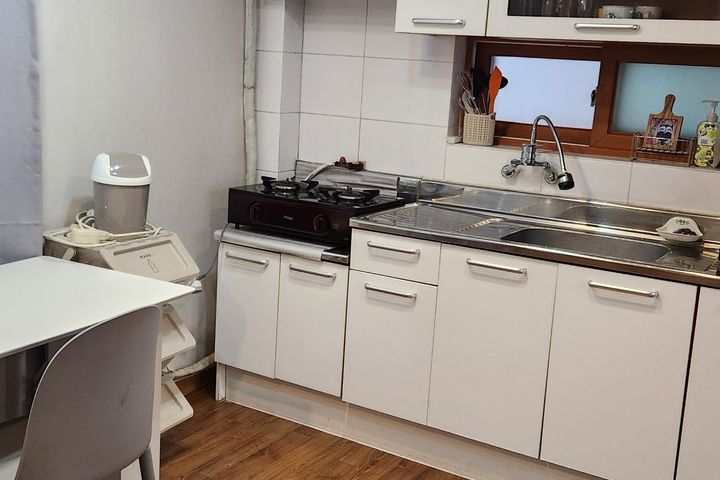 Fully furnished villa near Yeongdeungpo Marke 6th image