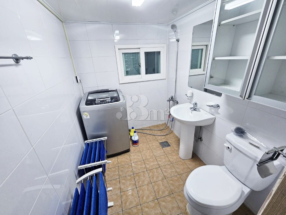 Large, detached 3-bedroom house in Bangbae, 1 16th image