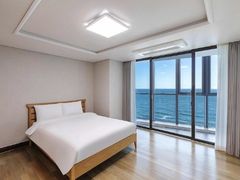 14th Floor, Unit 2 – Ocean View 6th image