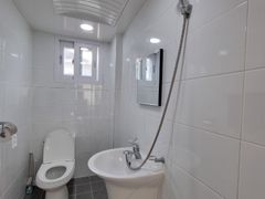 4. Fully renovated, 2 rooms with good natural 9th image