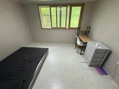A charming accommodation tucked away in an al 18th image