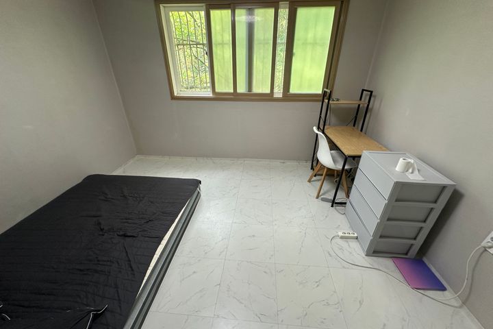 A charming accommodation tucked away in an al 18th image