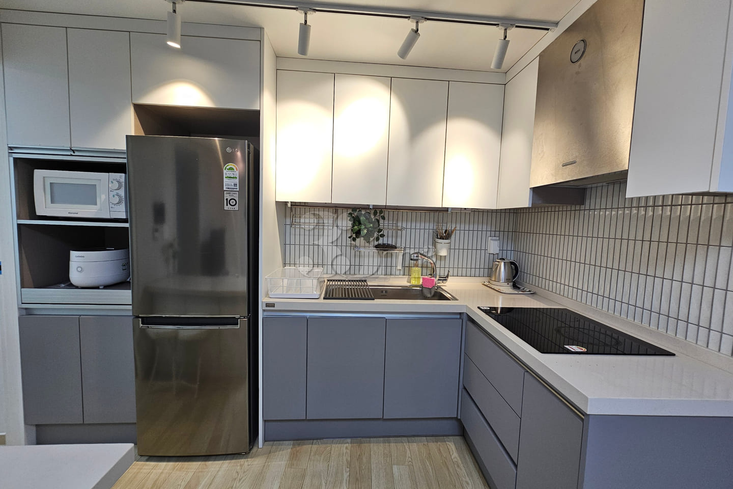 ❤️Newly Built, Fully Furnished❤️ Unit 301 6th image