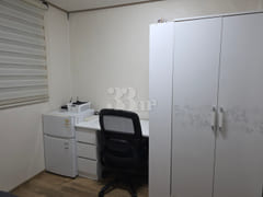 Room 205 11th image
